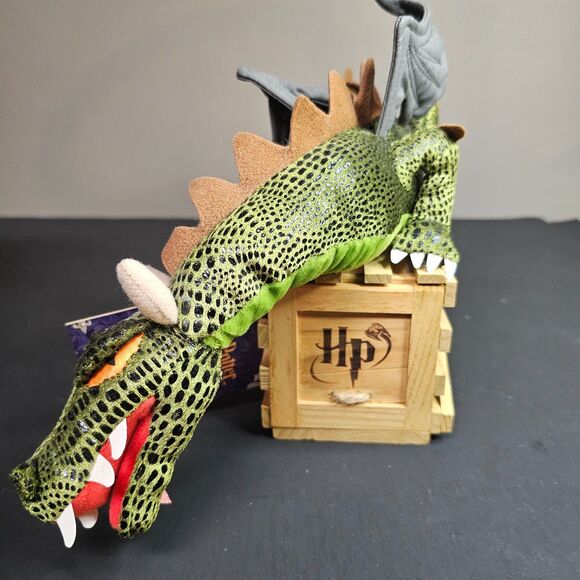 2000 Harry Potter Hallmark Norbert Dragon On Crate Set All Your Wishes Free 15x8 - Picture 2 of 8